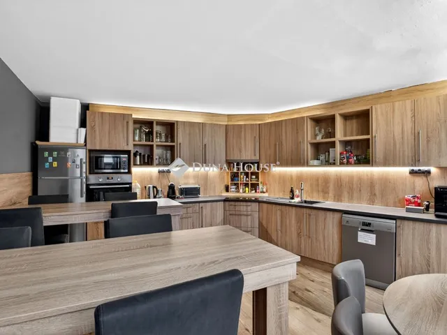 Eladó kereskedelmi és ipari ingatlan Budapest II. kerület 810 nm