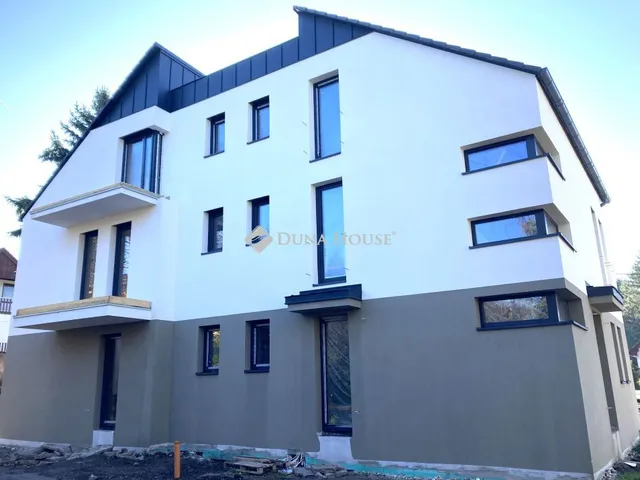 Eladó lakás Budapest III. kerület, Ringató utca 152 nm