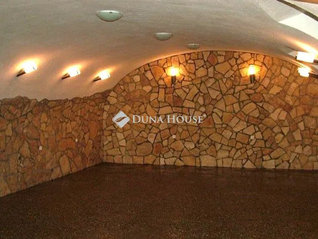 Eladó kereskedelmi és ipari ingatlan Budapest VI. kerület 115 nm