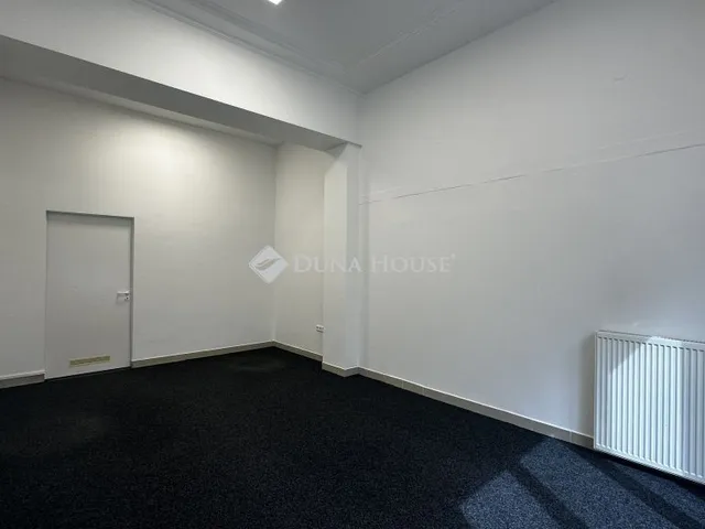 Kiadó kereskedelmi és ipari ingatlan Budapest XIII. kerület, Tomori köz 40 nm