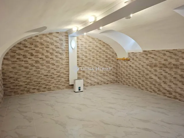 Kiadó kereskedelmi és ipari ingatlan Budapest II. kerület 44 nm
