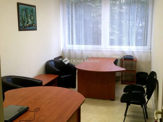 Eladó kereskedelmi és ipari ingatlan Békéscsaba 210 nm