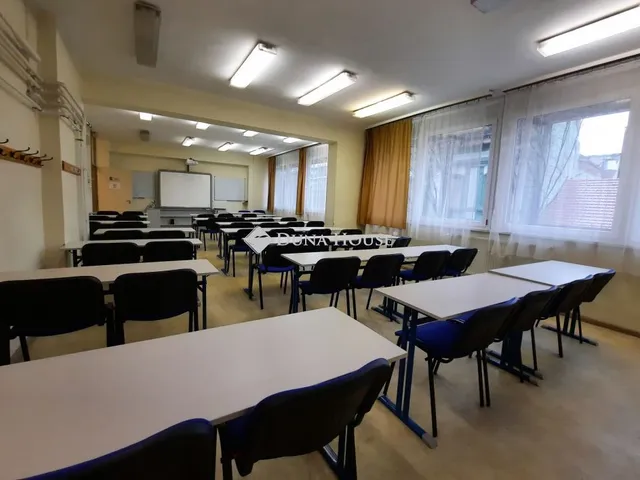 Eladó kereskedelmi és ipari ingatlan Békéscsaba 210 nm