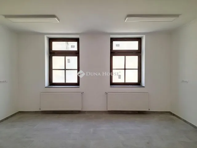 Eladó lakás Békéscsaba 220 nm