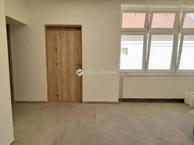 Eladó lakás Békéscsaba 220 nm