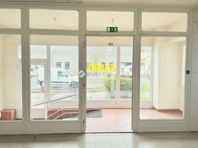 Eladó kereskedelmi és ipari ingatlan Szarvas 460 nm