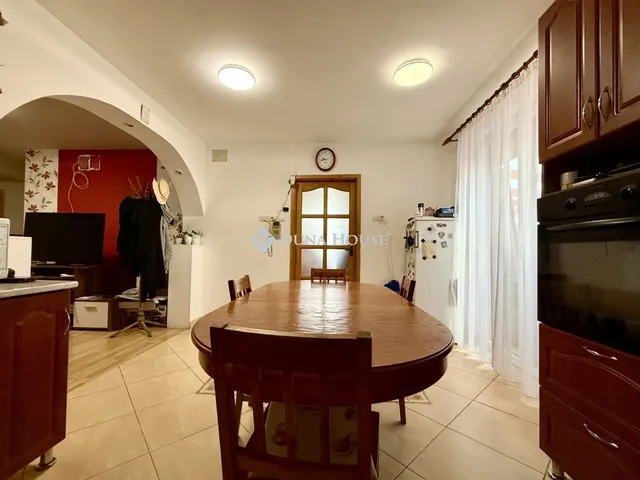 Eladó ház Békéscsaba, Harangvirág utca 116 nm