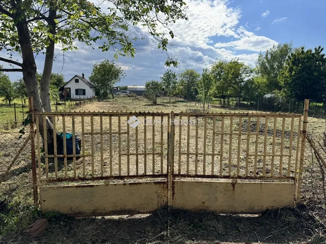 Eladó telek Békéscsaba 1703 nm