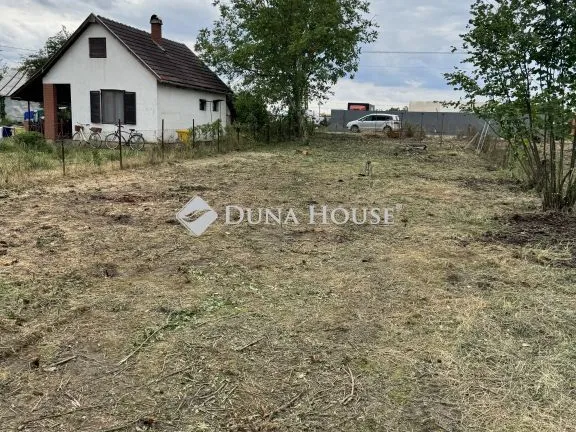 Eladó telek Békéscsaba, Szamóca utca 1703 nm