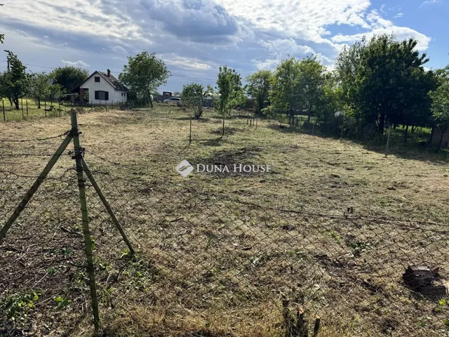 Eladó telek Békéscsaba, Szamóca utca 1703 nm