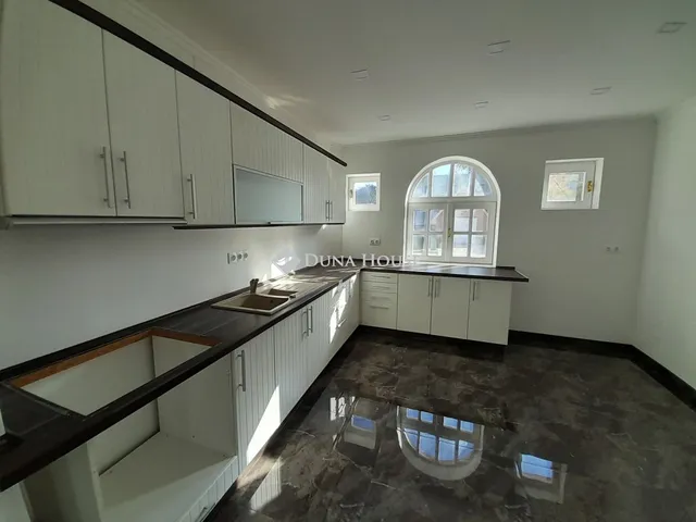 Eladó ház Békéscsaba, Bajza utca 163 nm