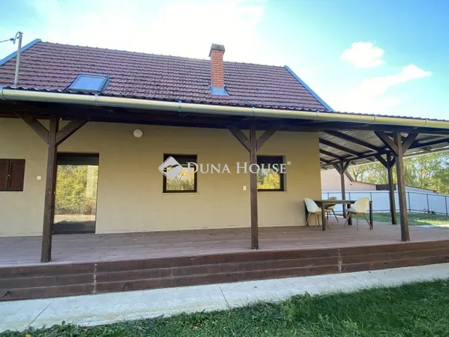 Eladó üdülő és hétvégi ház Békésszentandrás, Keresztháti üdülő-part 90 nm