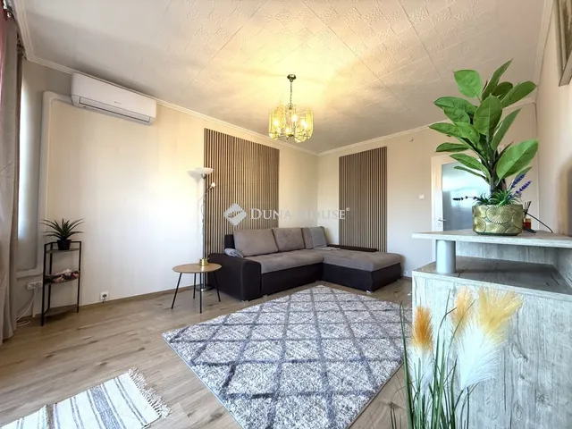 Kiadó lakás Békéscsaba, Szabadság tér 48 nm