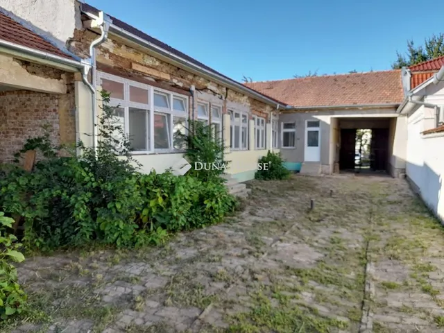 Eladó lakás Békéscsaba, Batthyány utca 220 nm