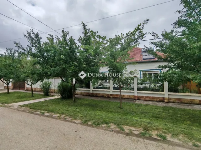 Eladó ház Magyarbánhegyes, Széchenyi utca 147 nm