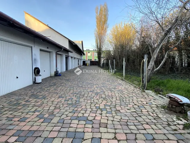 Eladó garázs Békéscsaba, Erkel utca 15 nm