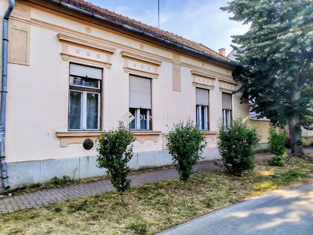 Eladó ház Békéscsaba, Gyulai út 190 nm