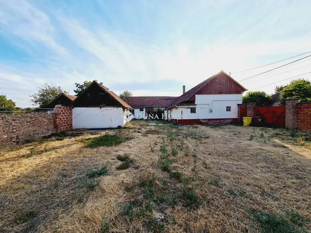 Eladó ház Békéscsaba, Tompa utca 212 nm