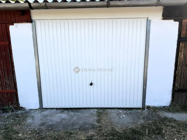 Eladó garázs Békéscsaba 16 nm