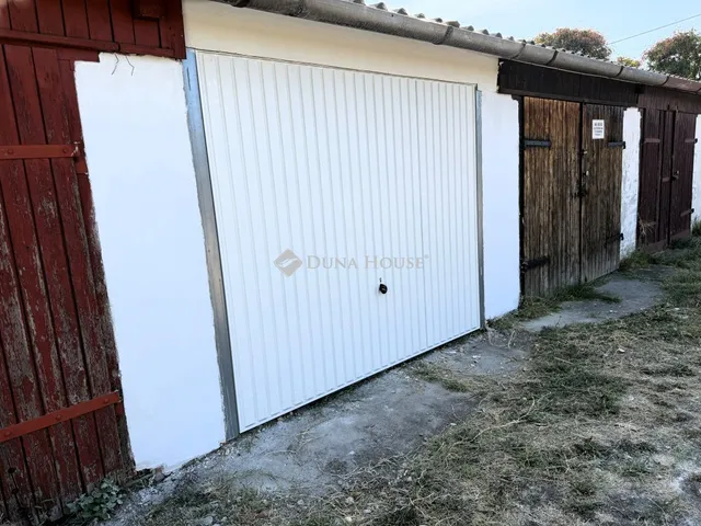Eladó garázs Békéscsaba, Széna utca 16 nm