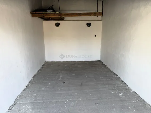 Eladó garázs Békéscsaba, Széna utca 16 nm