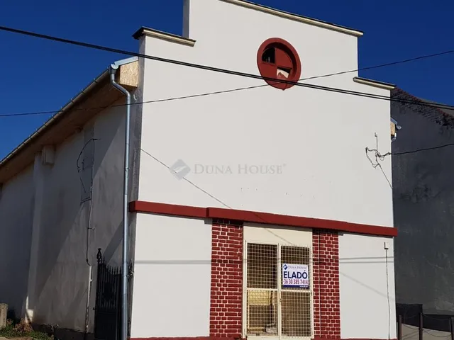 Eladó kereskedelmi és ipari ingatlan Enying 200 nm