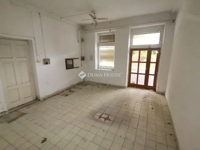Eladó lakás Balatonfűzfő 260 nm