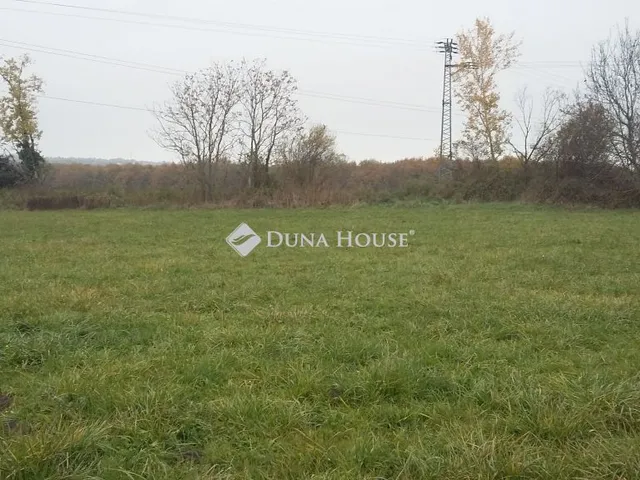 Eladó telek Kőröshegy 1739 nm