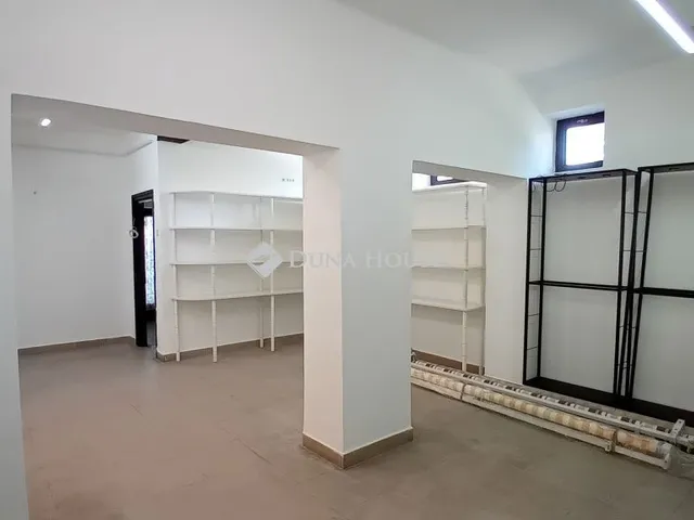 Eladó kereskedelmi és ipari ingatlan Siófok 42 nm