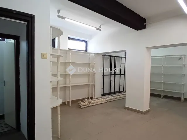 Eladó kereskedelmi és ipari ingatlan Siófok 42 nm