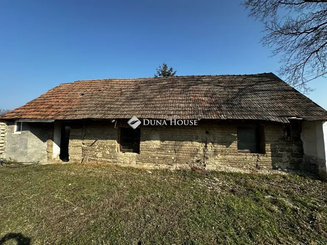 Eladó telek Felsőnyék 1210 nm