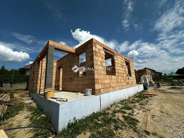 Eladó ház Tab 80 nm