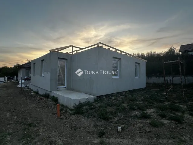 Eladó ház Tab 80 nm