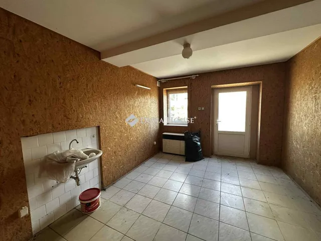 Eladó kereskedelmi és ipari ingatlan Szakály 275 nm