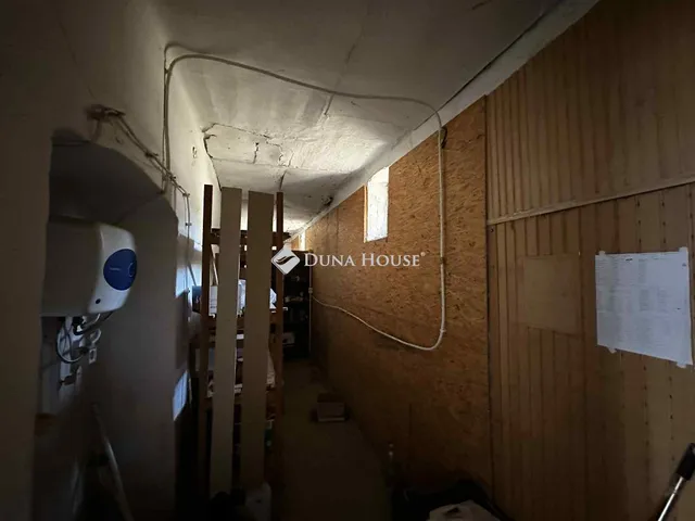 Eladó kereskedelmi és ipari ingatlan Szakály 275 nm