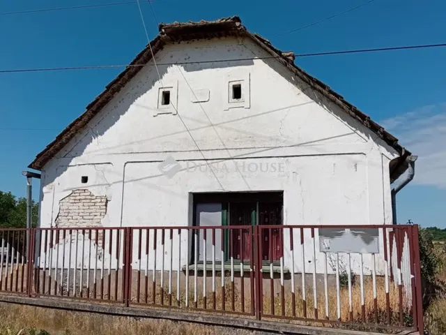 Eladó ház Pincehely 50 nm