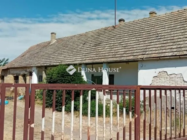 Eladó ház Pincehely 50 nm