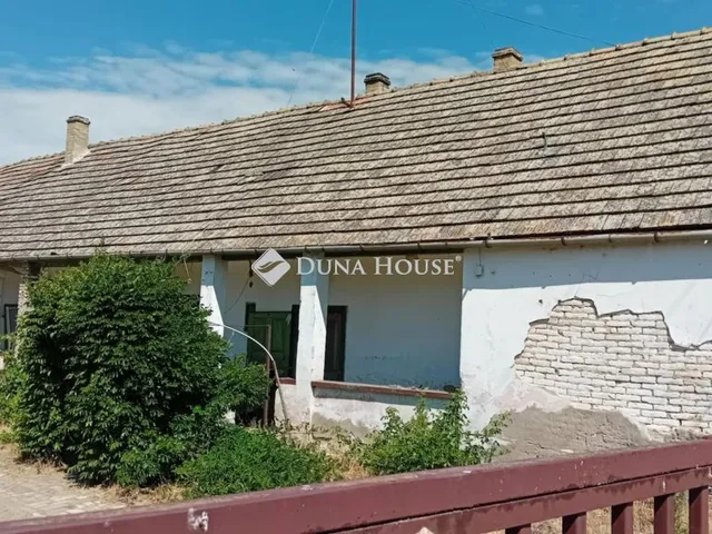 Eladó ház Pincehely 50 nm