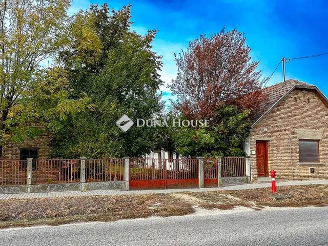 Eladó ház Lajoskomárom 90 nm