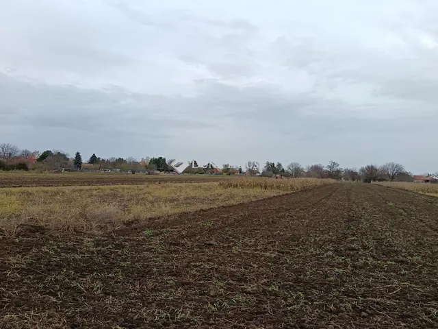 Eladó telek Balatonszabadi 4799 nm