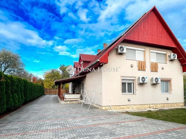 Eladó ház Siófok 300 nm