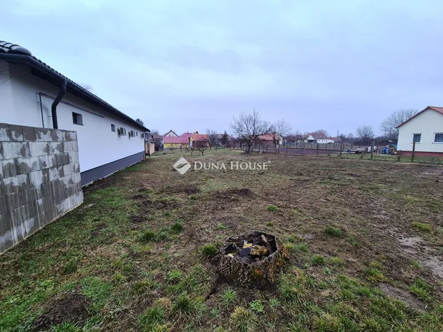 Eladó telek Iregszemcse 1069 nm