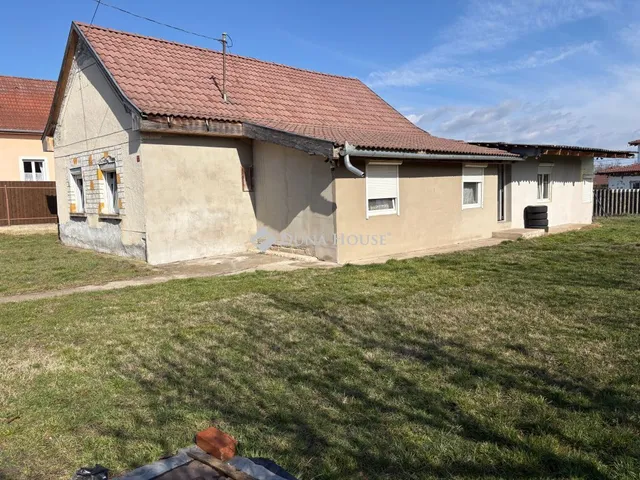 Eladó ház Enying 61 nm