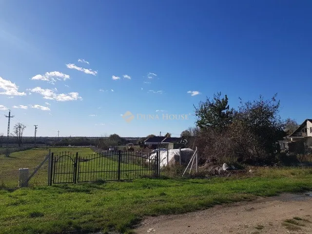 Eladó telek Balatonfőkajár 1547 nm