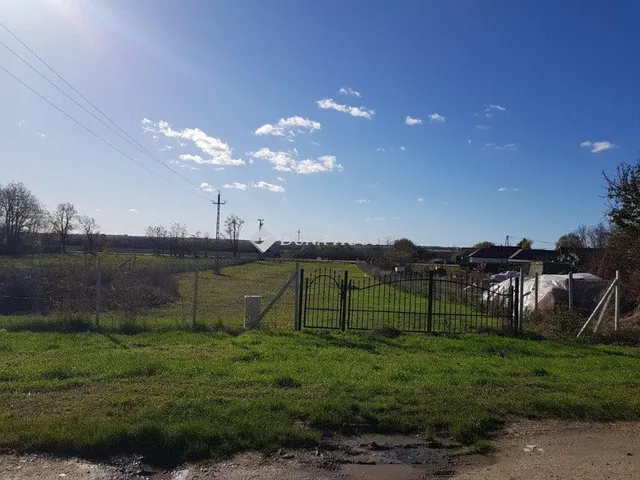 Eladó telek Balatonfőkajár 1547 nm