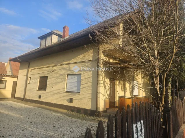 Eladó ház Balatonlelle 240 nm