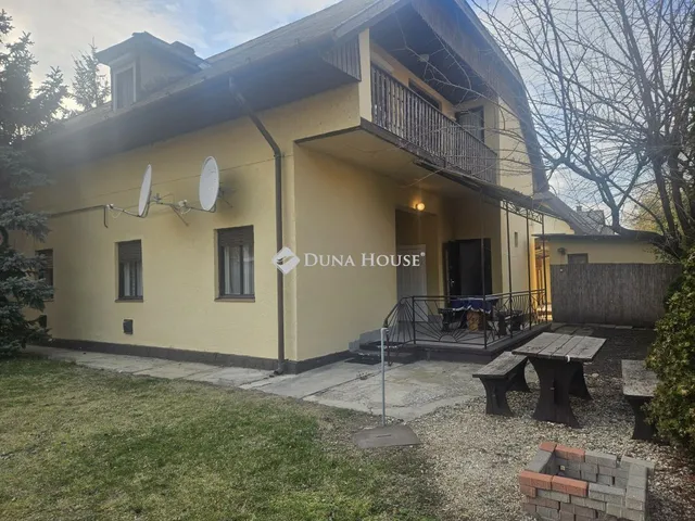 Eladó ház Balatonlelle 240 nm