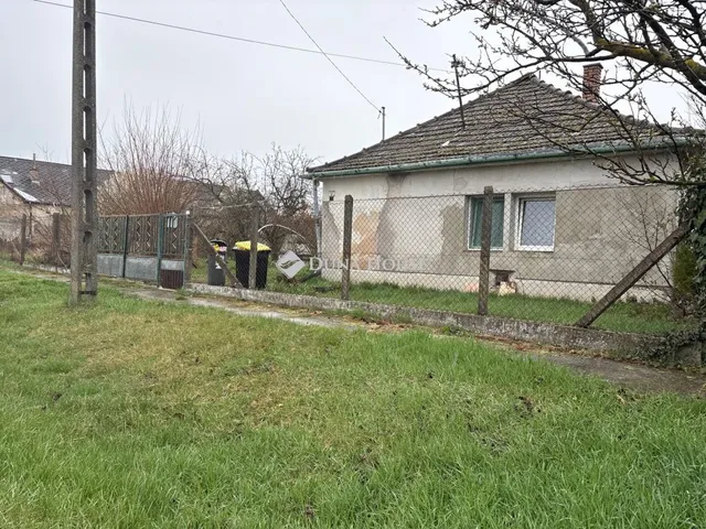 Eladó ház Enying 72 nm