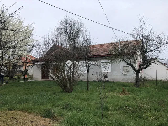 Eladó ház Enying 90 nm