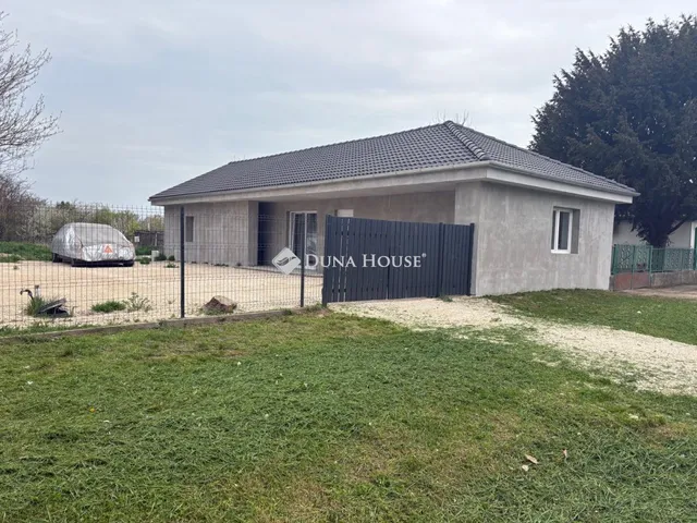 Eladó ház Enying 69 nm